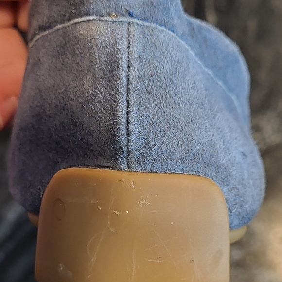 G.H. Bass Co. Bonnie Light Blue Suede Moccasins/Loafers with Tassels, Sz. 7 - Picture 6 of 12